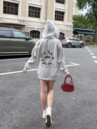 Áo Khoác Logo In Mèo LUCK Mới Về – Phong Cách Thời Trang Dễ Thương